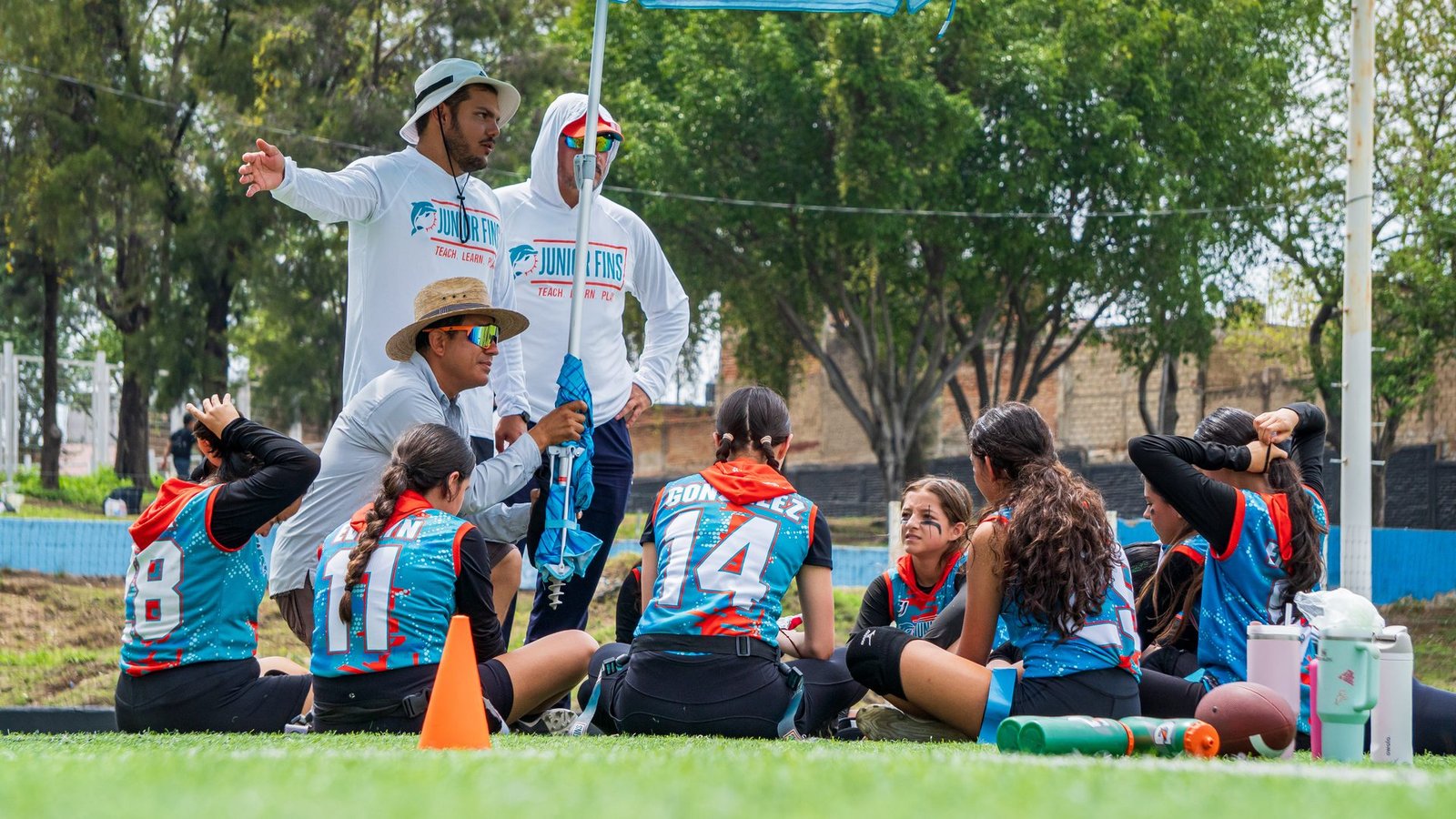 Huddle de equipo Junior Fins